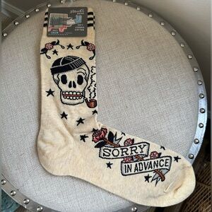 Men’s Blue Q crew sock skull with pipe. Size 7-12. New